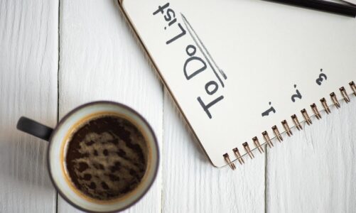 Czy sobota i niedziela wlicza się do urlopu – liczenie dni urlopowych krok po kroku