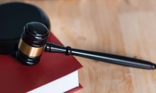 Czy uprawomocnienie wyroku przychodzi pocztą?