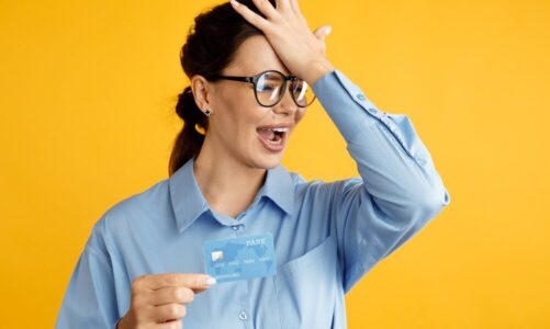 Jak karta kredytowa wpływa na zdolność kredytową – co warto wiedzieć?