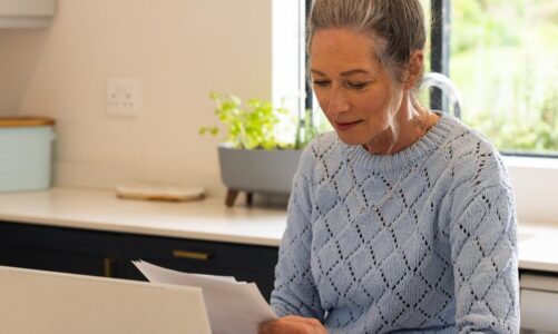 Saldo większe niż dostępne środki – co to oznacza i co robić?